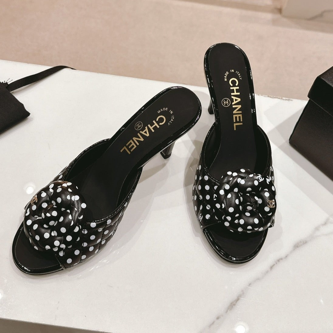 Double C New Camellia High Heel Black/White Caro