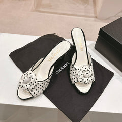 Double C New Camellia High Heel White/Black caro