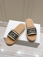 DWAY WEDGE SLIDES 45MM IN BEIGE AND BLACK FABRIC RAFFIA SOLE