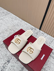GUCCI 26S SLIDE SANDAL IN CREAM WHITE CALFSKIN WITH GOLD HARDWARE