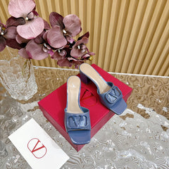 VLOGO SIGNATURE HIGH SHINE OPEN TOE SANDALS 60 MM IN PEGEON BLUE CALFSKIN