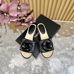 PLATFORM SLIPPERS WITH FLOWER IN BLACK LAMBSKIN