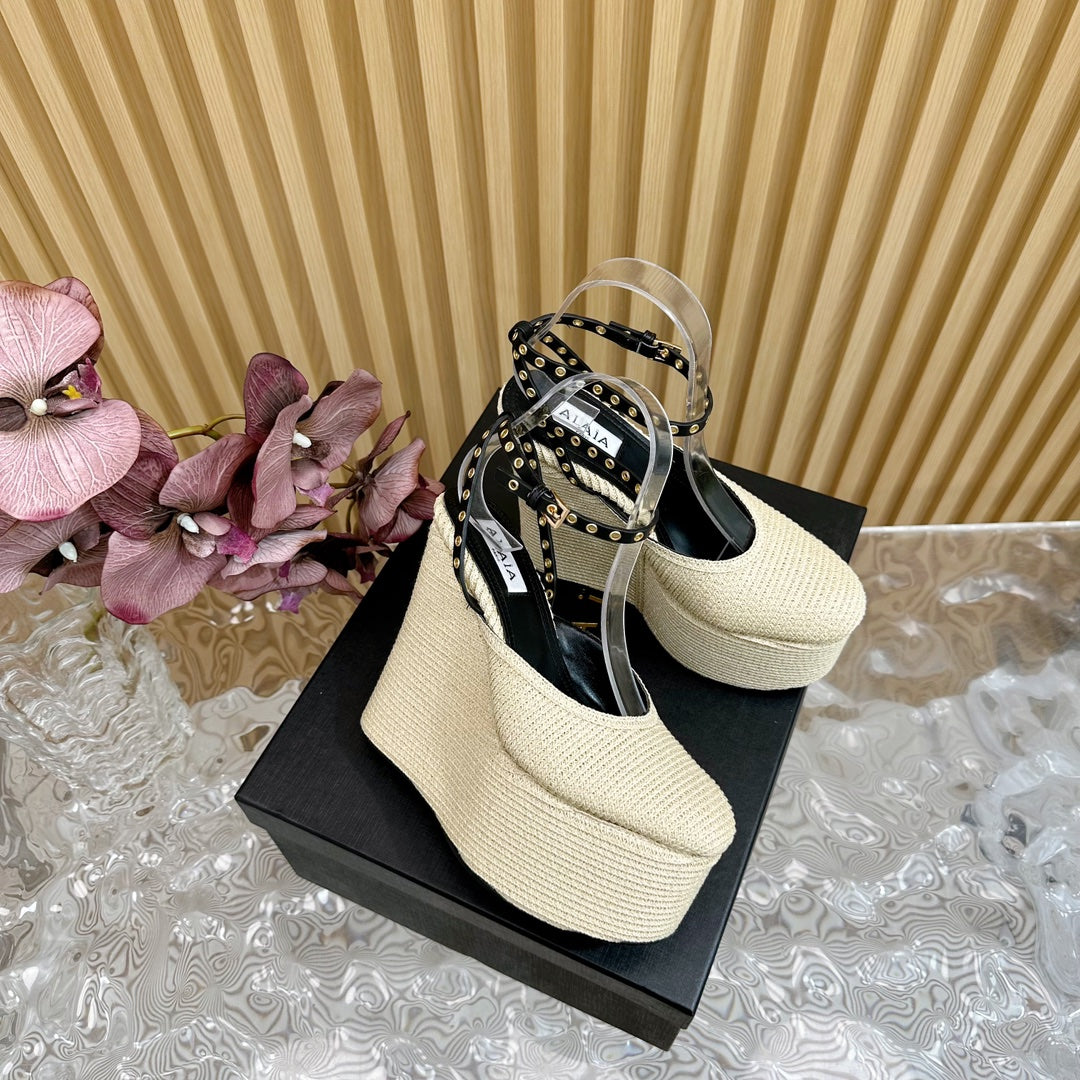 ALAIA LA WEDGE SANDALS IN WHITE PAPER STRAW