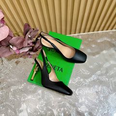 KNOT PUMP 9 CM IN BLACK CALFSKIN WITH GOLD FINISHED METAL HEEL