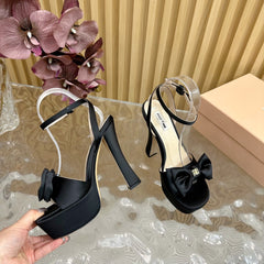 HIGH BOW PLATFORM IN BLACK SILK