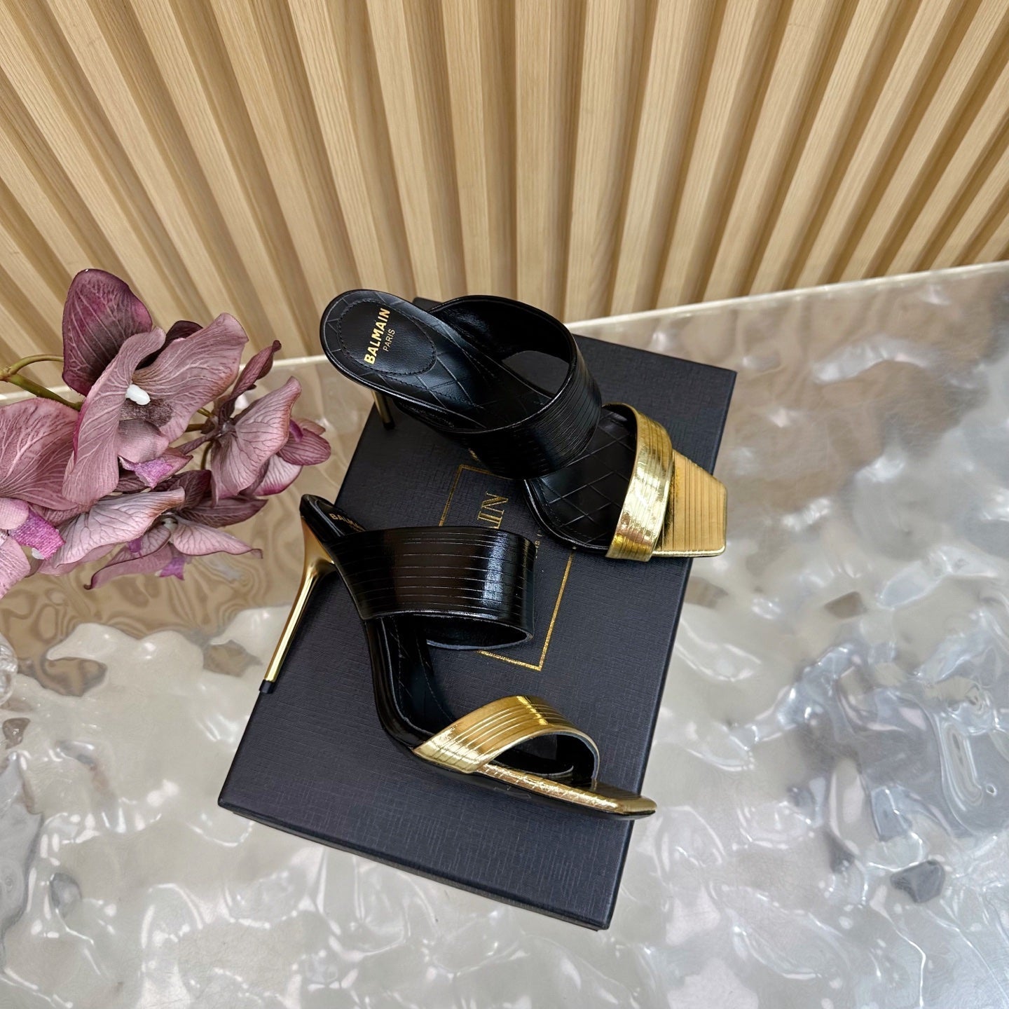 BALMAIN 25S MULES IN STRIPED LEATHER 95MM IN BLACK AND GOLD CALFSKIN