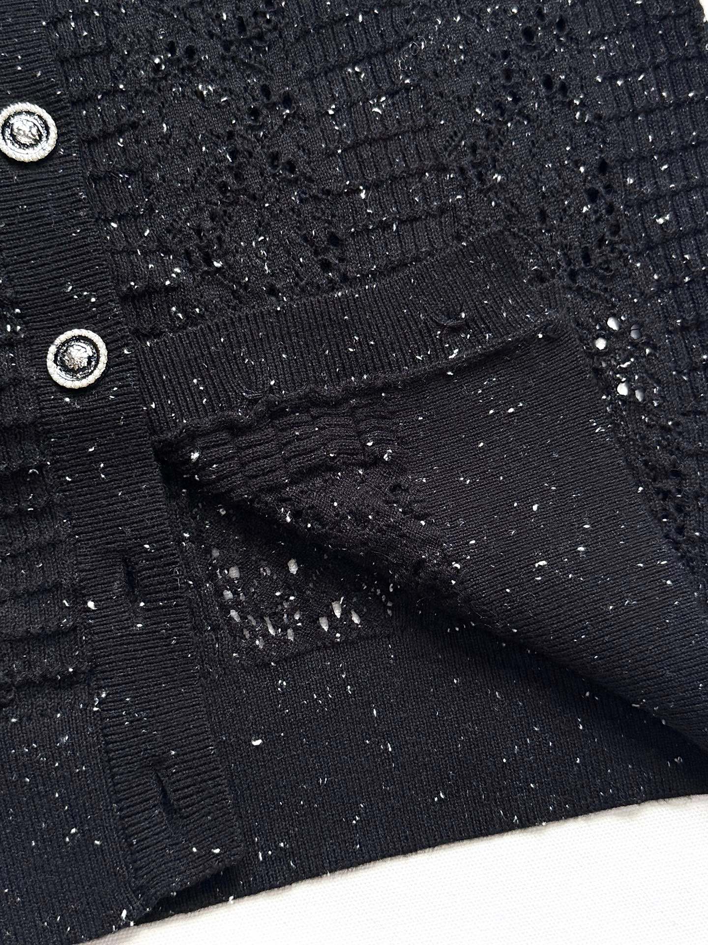 CHANEL SWEATER STYLE 82