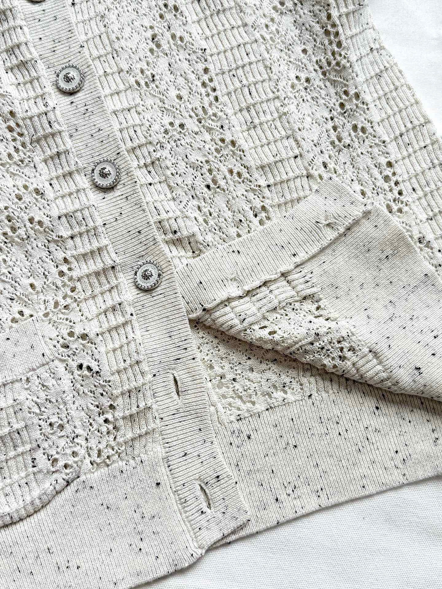 CHANEL SWEATER STYLE 81