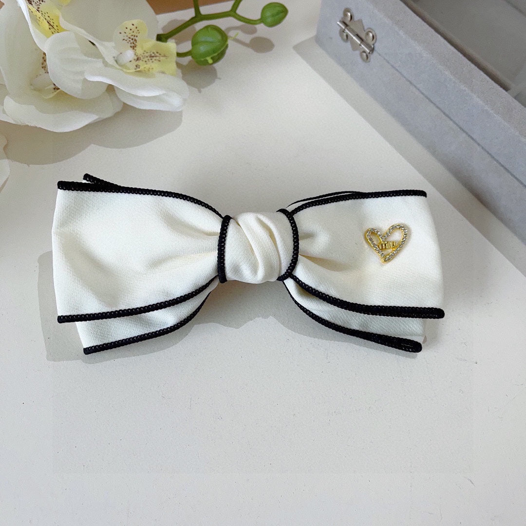 BOW HAIRPIN IN WHITE AND BLACK TRIM COTTON 406023