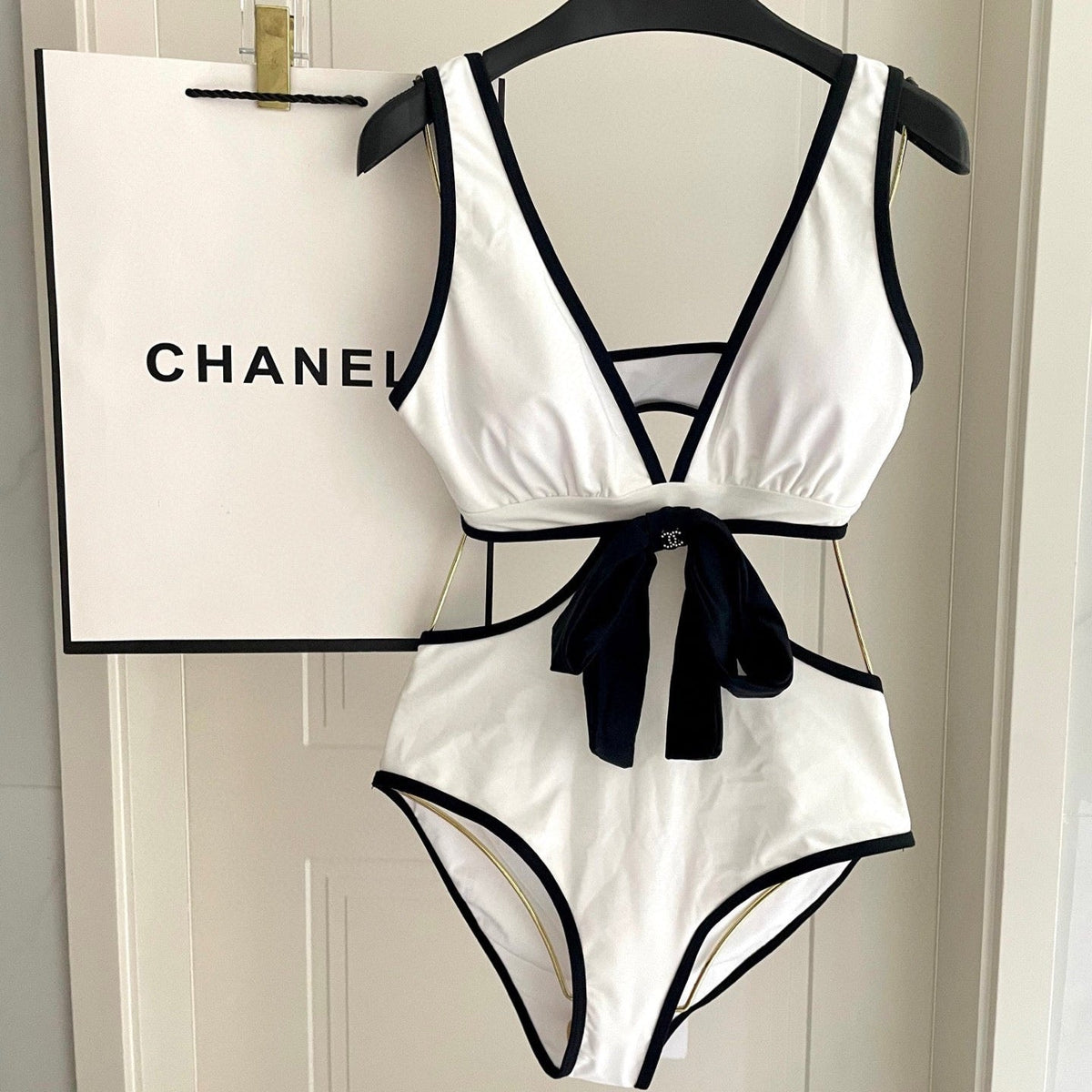 CC BIKINI SWIMSUIT SET IN WHITE AND BOW BLACK 622186
