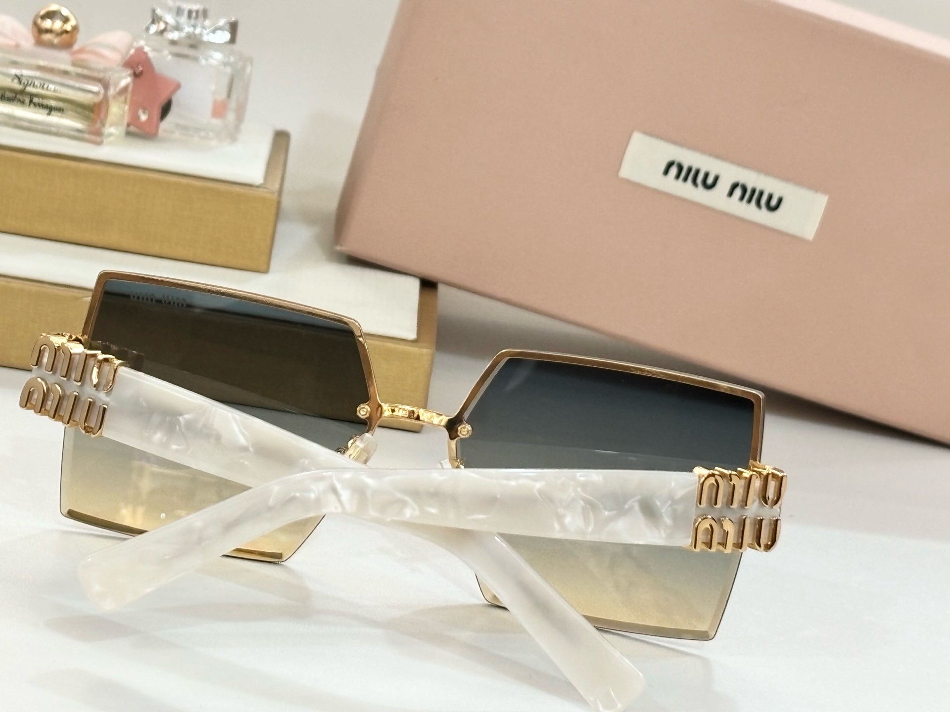 LOGO SQUARE SUNGLASSES MU117AV IN ACETATE