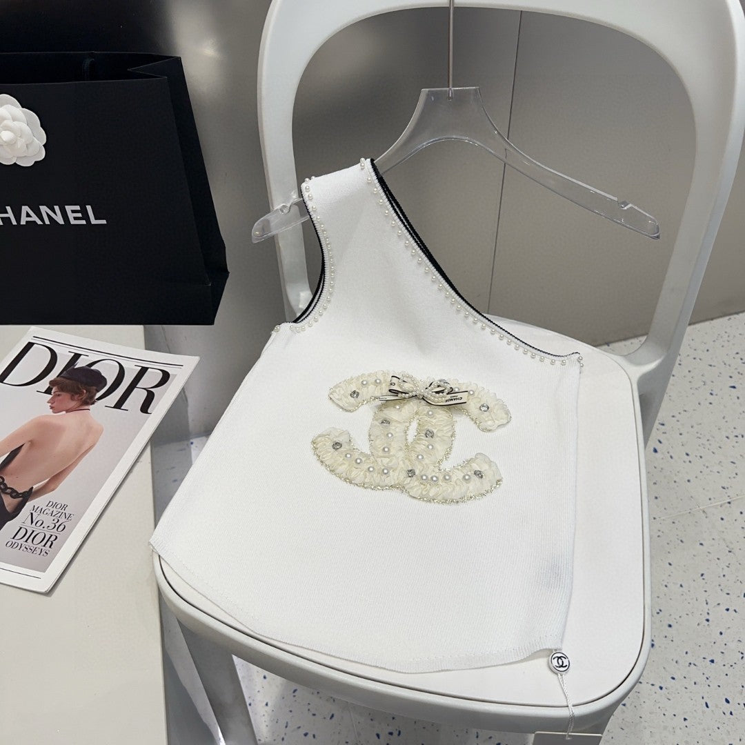 ONE SHOULDER TOP 643220 IN WHITE COTTON EMBOSSED PEARL