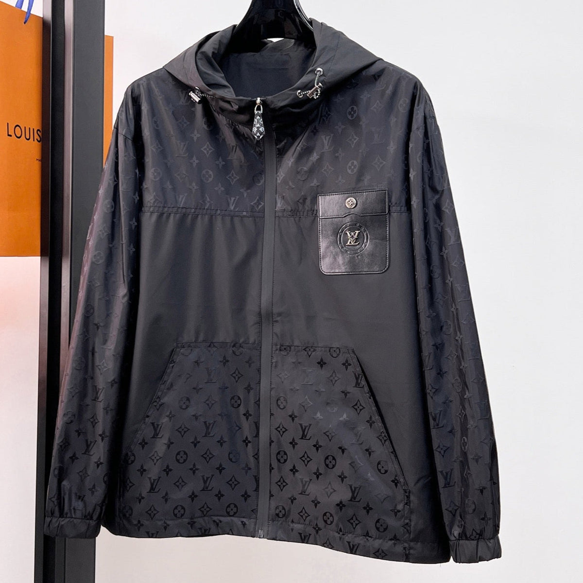 LV BLACK JACKET 239519