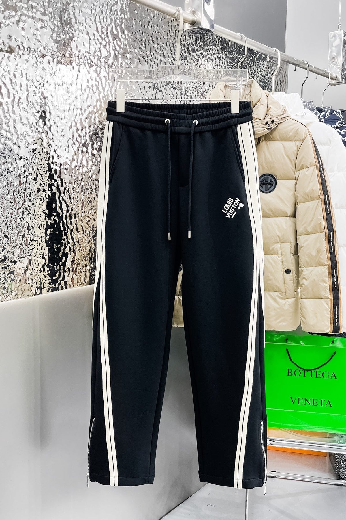 LV BLACK MIX WHITE TROUSERS 239505