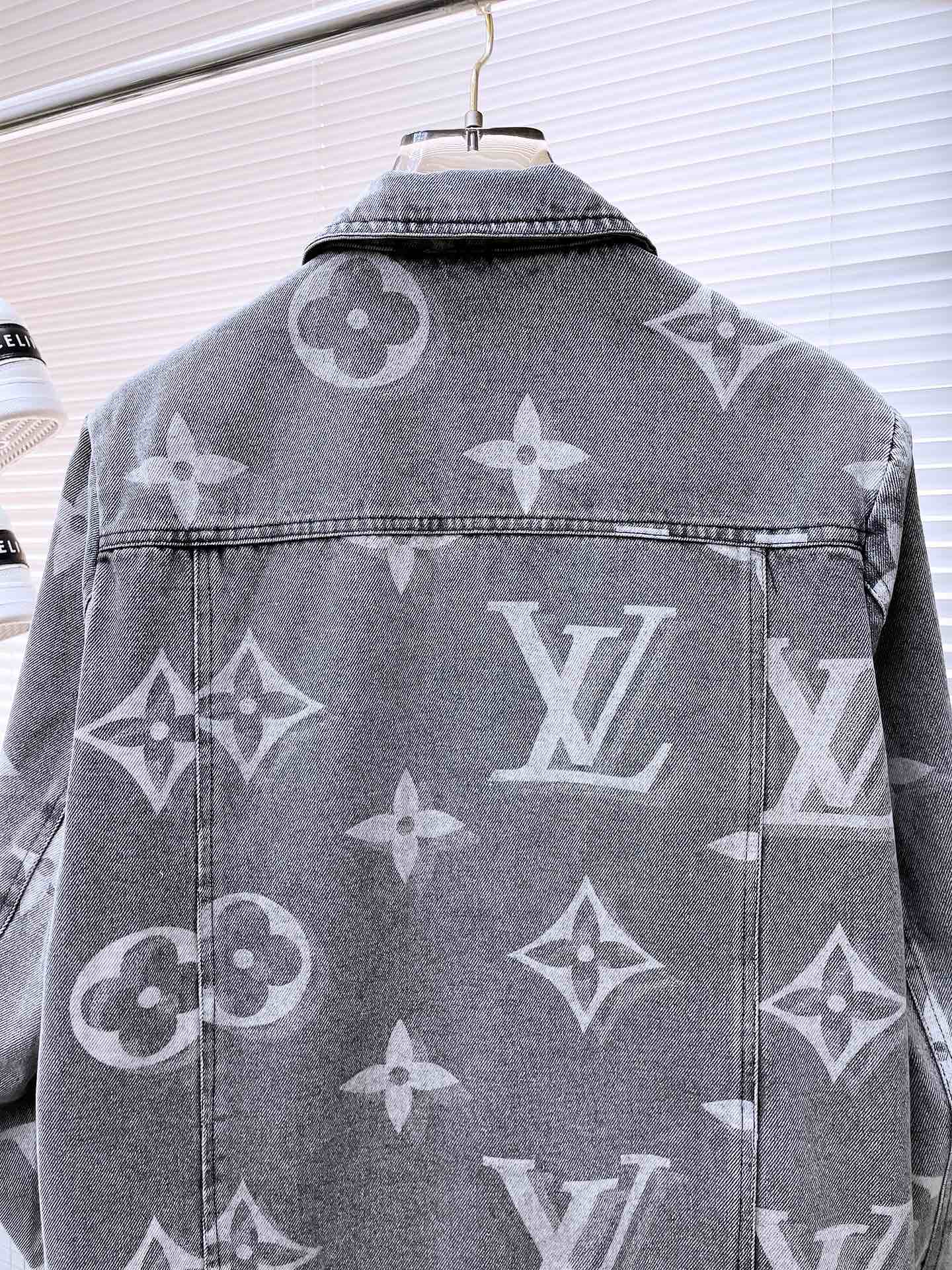 LV BASIC SHIRT JACKET IN GRAY MONOGRAM DENIM 239130