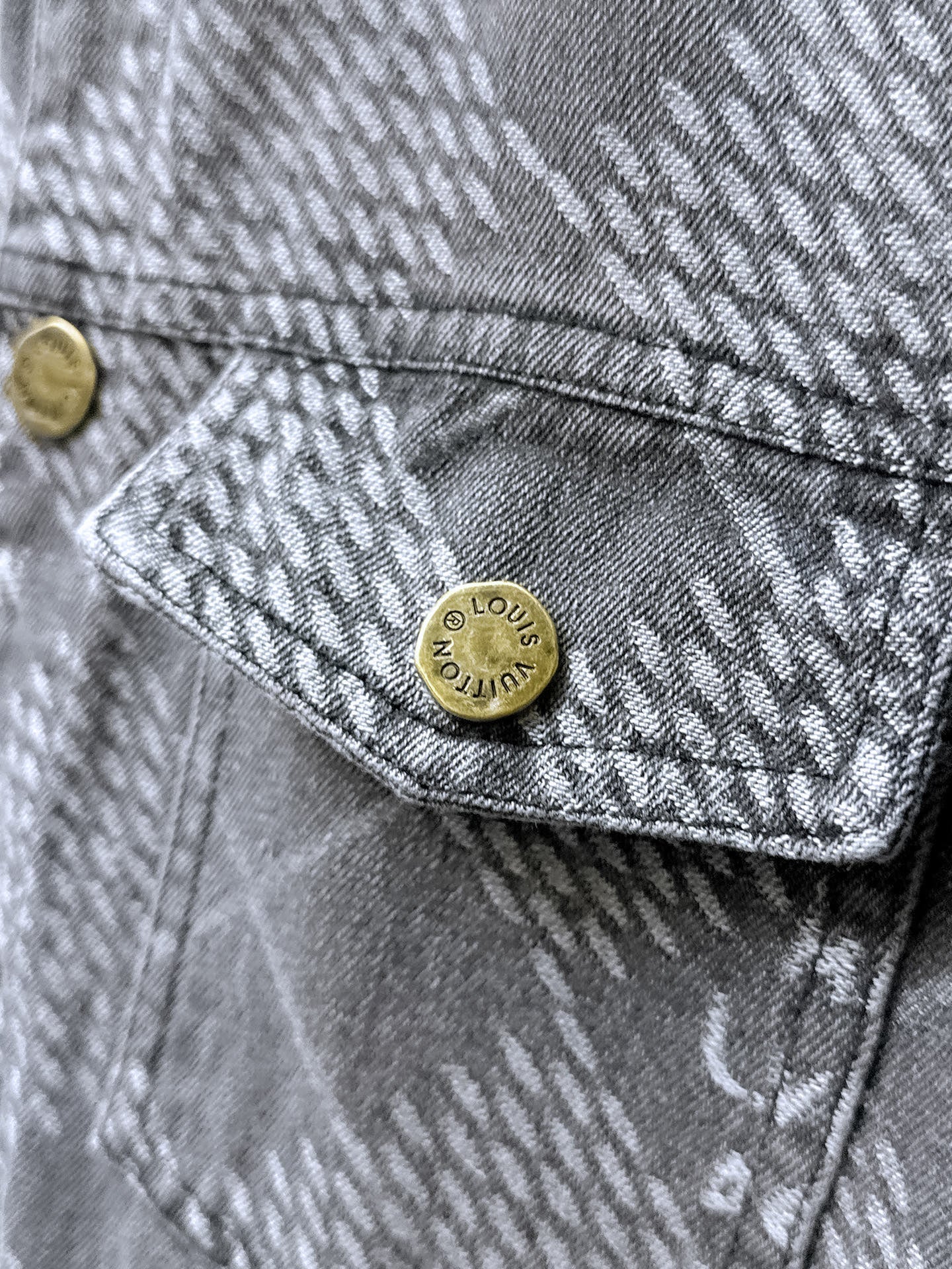 LV SHIRT JACKET IN GRAY DENIM 239127