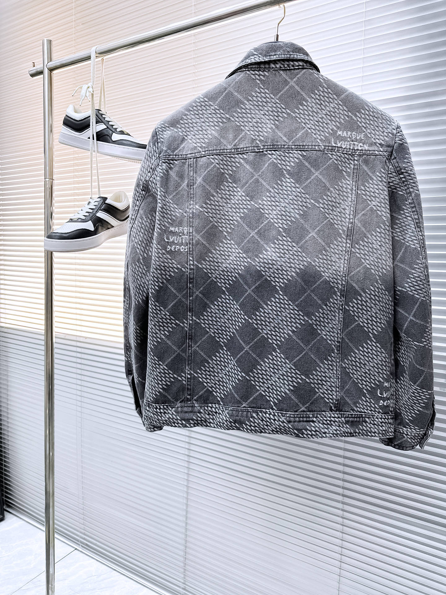 LV SHIRT JACKET IN GRAY DENIM 239127