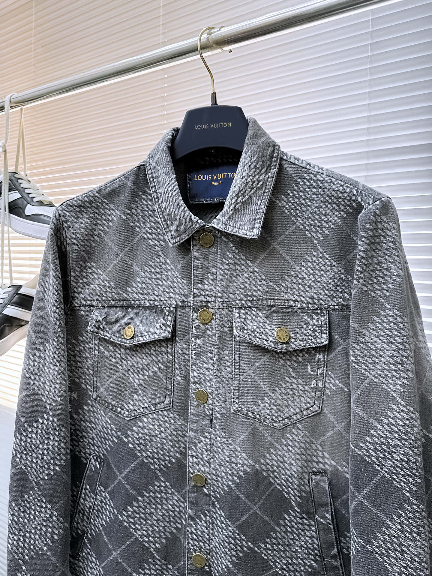 LV SHIRT JACKET IN GRAY DENIM 239127