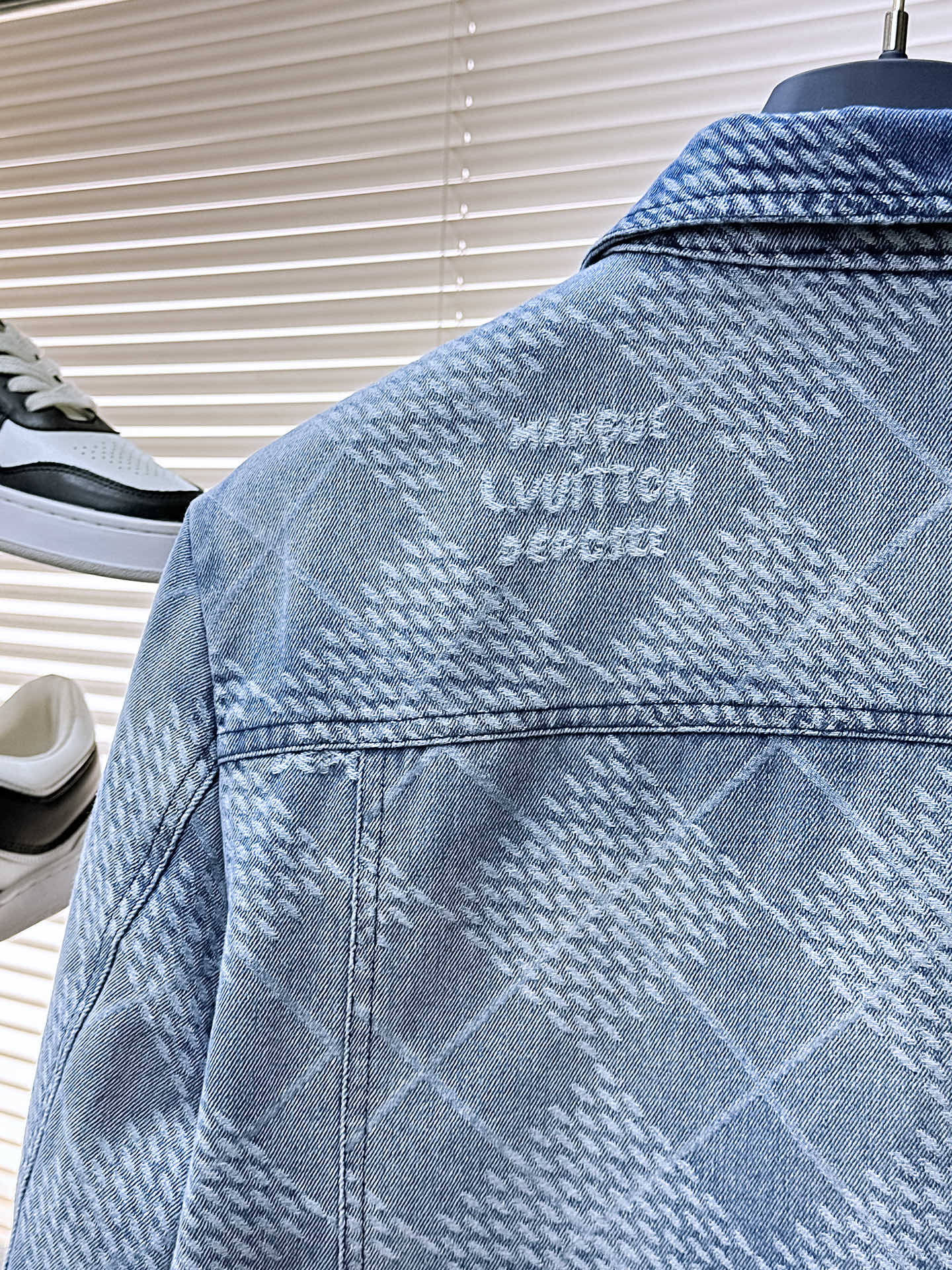 LV SHIRT JACKET IN BLUE DAMIER DENIM 239128