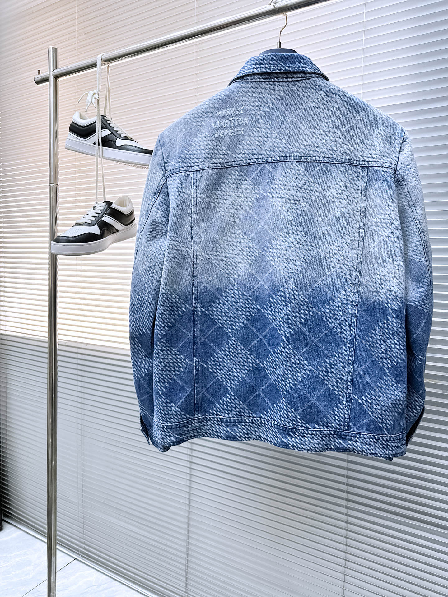 LV SHIRT JACKET IN BLUE DAMIER DENIM 239128