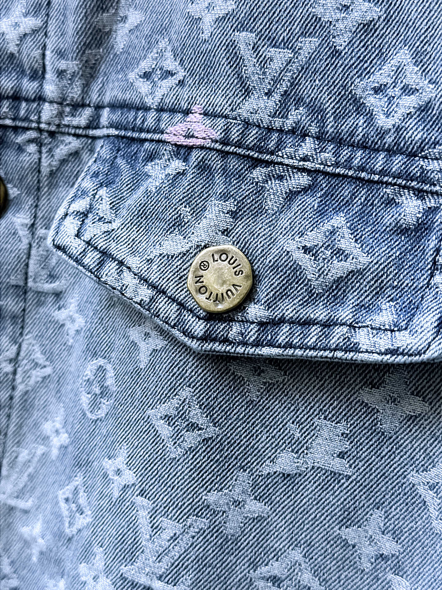 LV SHIRT JACKET IN LIGHT BLUE MONOGRAM CRAGGY DENIM 239125