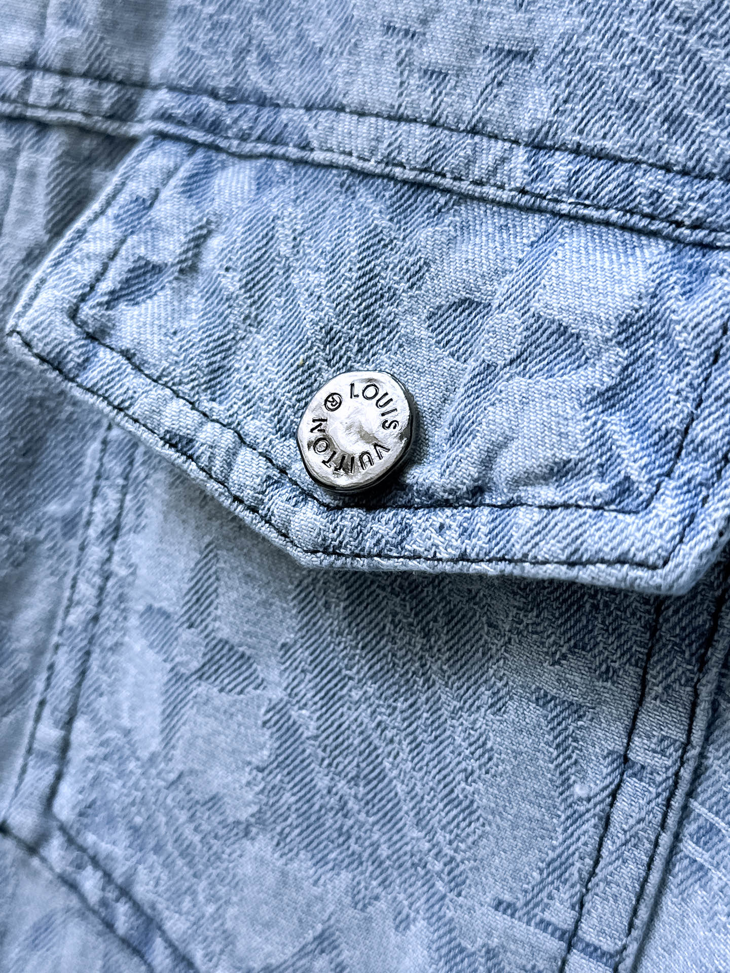 LV SHIRT JACKET IN LIGHT BLUE MONOGRAM MIX DAMIER DENIM 239121