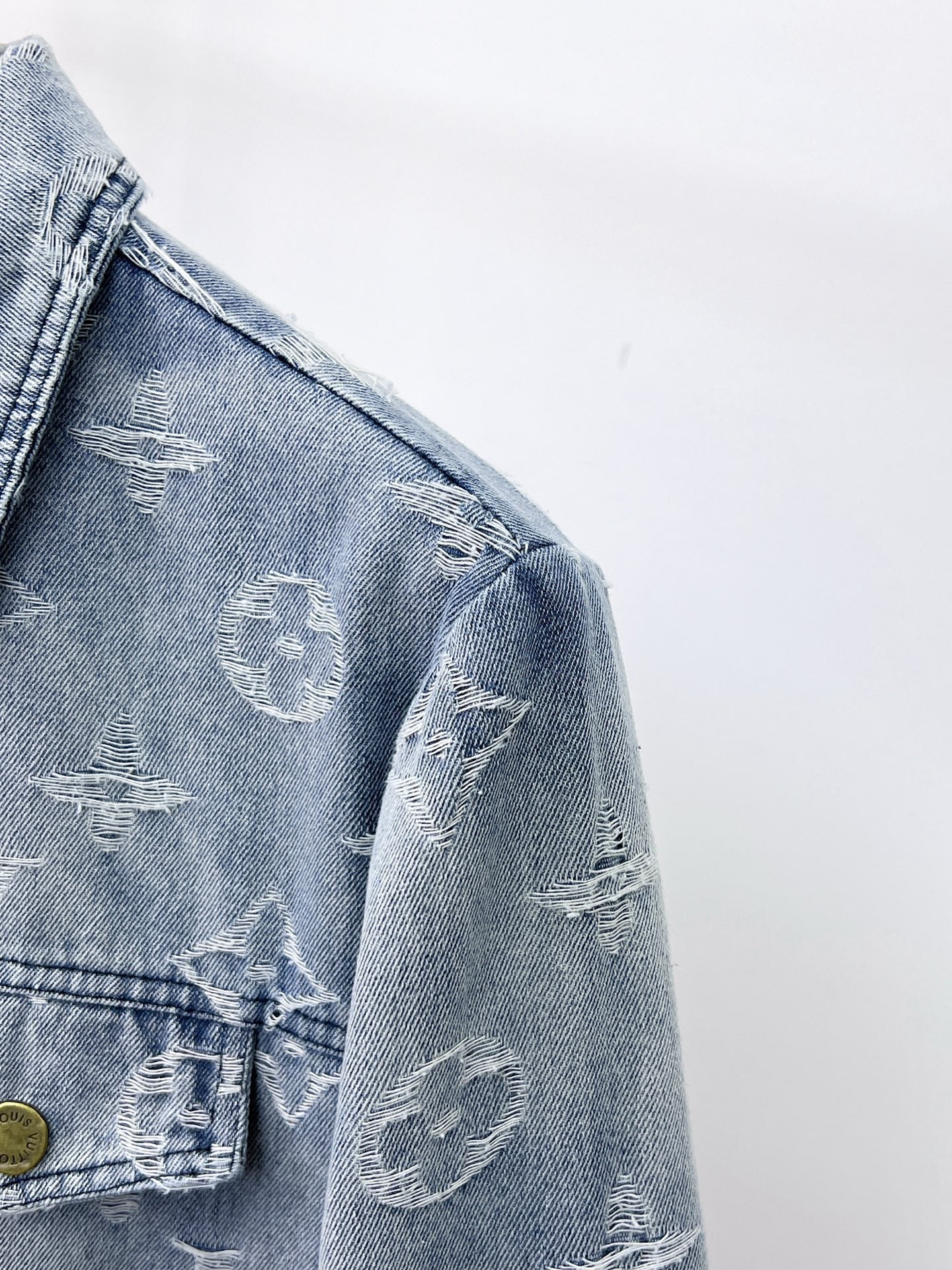 LV LIGHT BLUE MONOGRAM DENIM JACKET 239529