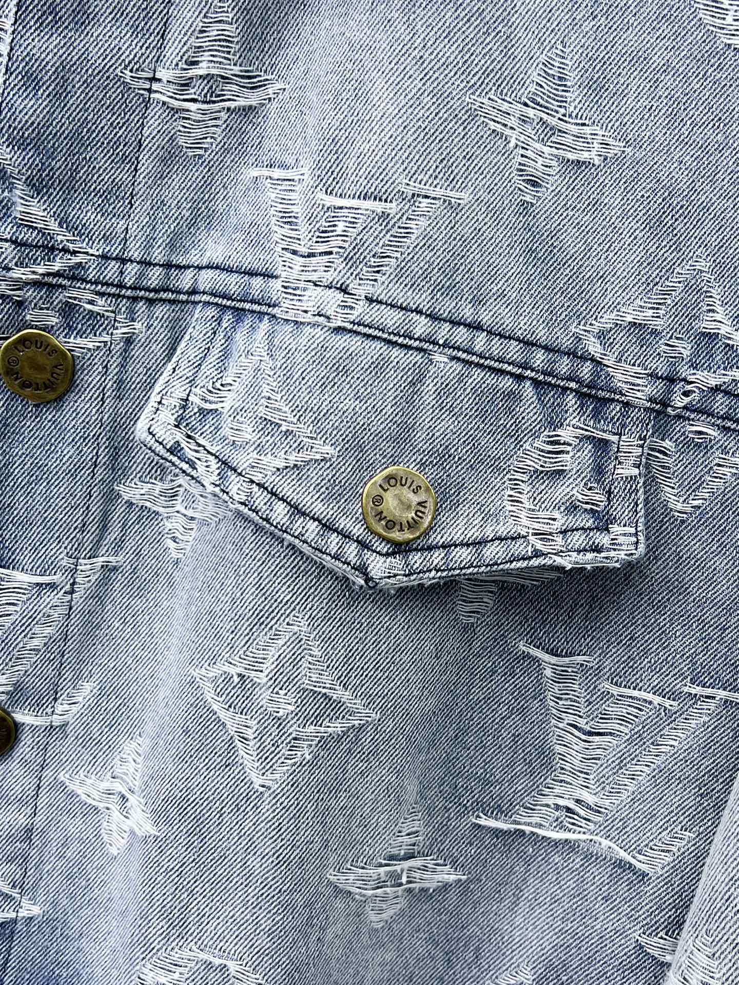 LV LIGHT BLUE MONOGRAM DENIM JACKET 239529