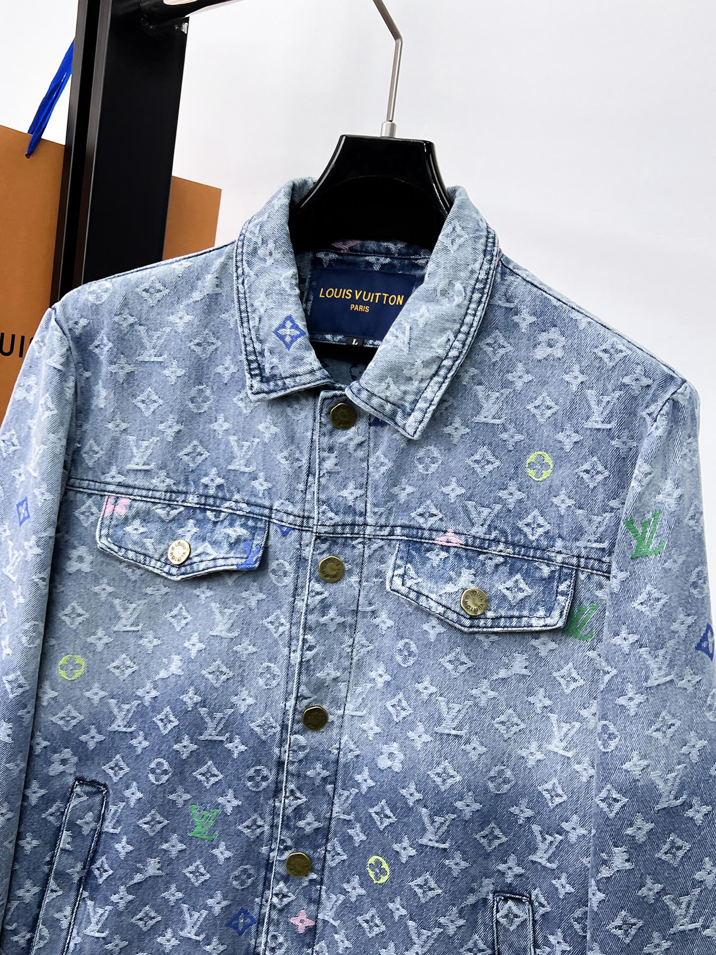 LV LIGHT BLUE DENIM JACKET 239530