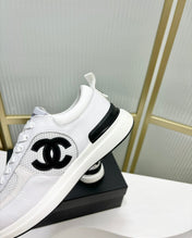 SNEAKER IN WHITE SUEDE AND BREATHABLE MESH