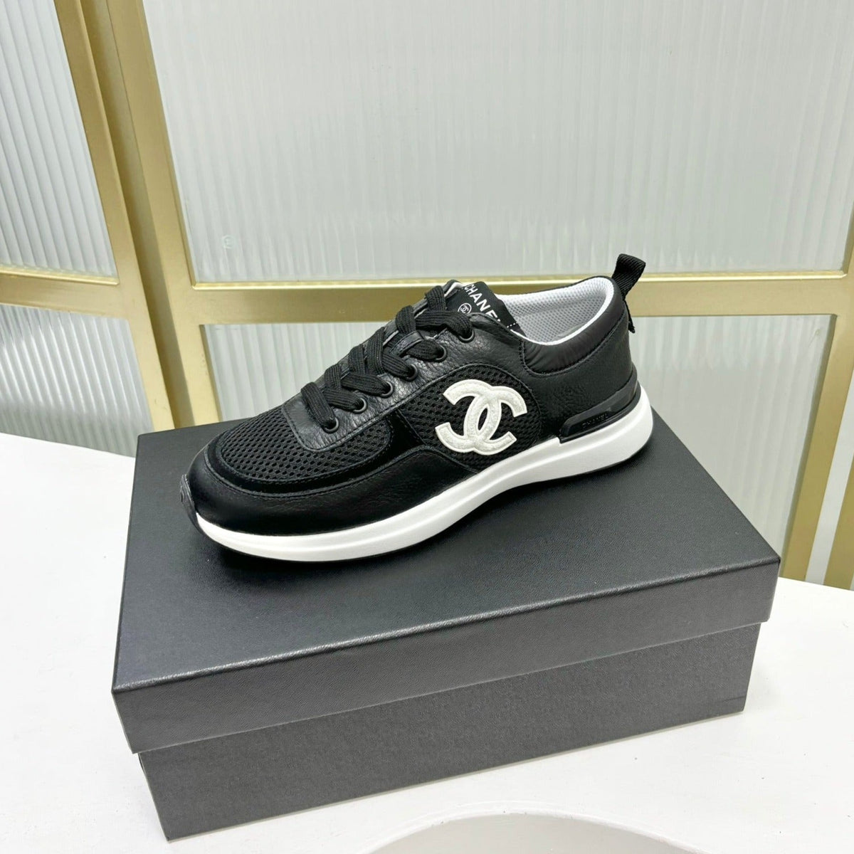 SNEAKER IN BLACK SUEDE WITH WHITE LOGO