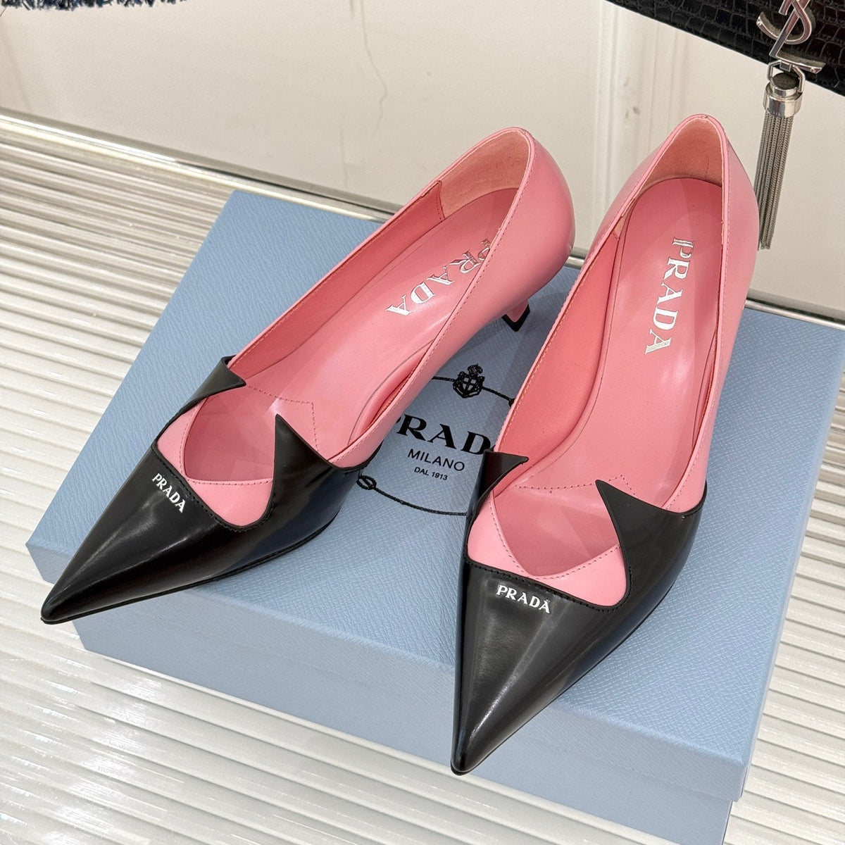 KITTEN HEEL PUMPS IN PINK MIX BLACK CALFSKIN