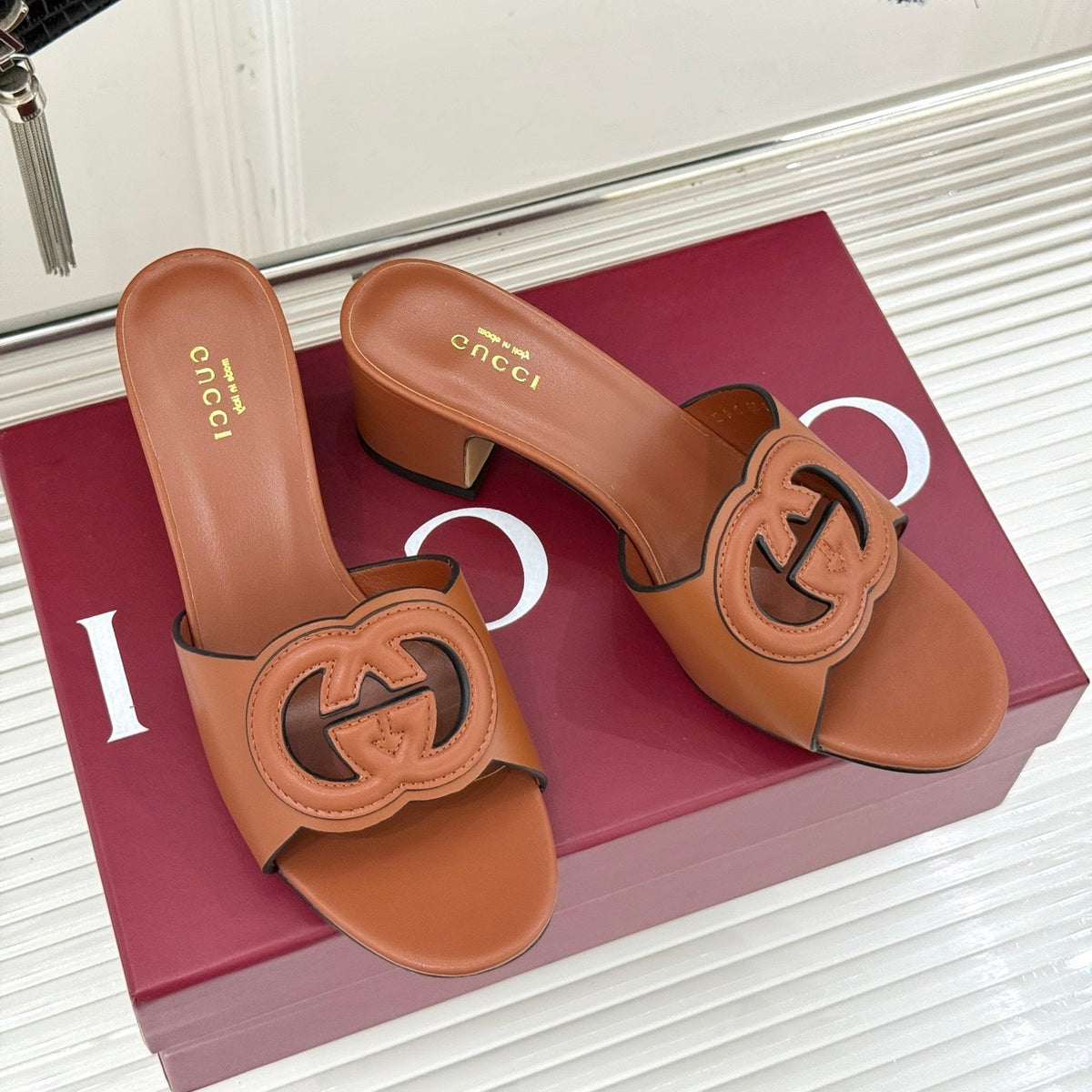 MID-HEEL MULE IN RUST BROWN CALFSKIN