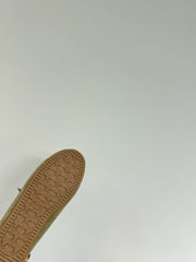 LACE-UP LOAFERS IN TORTILLA SUEDE AND WHITE FLEECE LINING