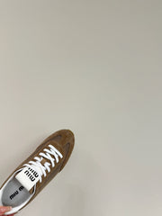 RETRO SNEAKERS IN COFFEE BROWN MESH AND SUEDE