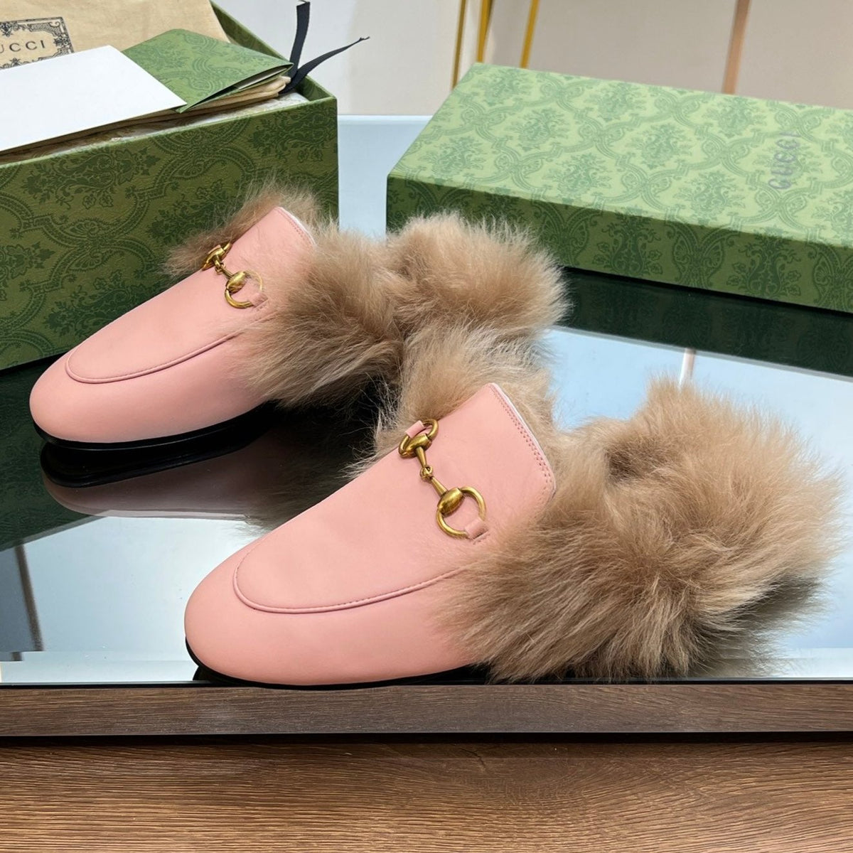 HORSEBIT MULE IN LIGHT PINK CALFSKIN AND LAMB WOOL LINING