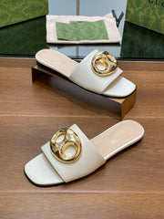 FLAT MULE IN WHITE CALFSKIN WITH GOLD HARDWARE