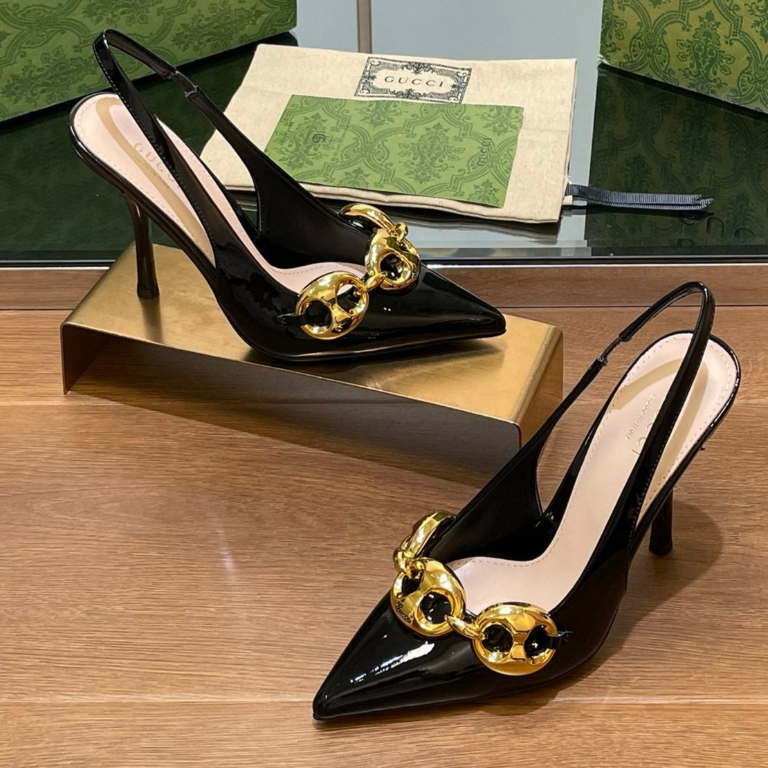 GG HIGH SLINGBACK 10.5 CM IN BLACK GLOSSY CALFSKIN WITH GOLD HARDWARE