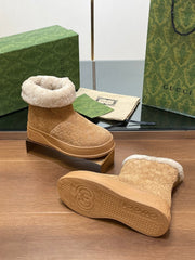 GG SNOW BOOTS IN CIDER BROWN EMBOSSED SUEDE AND BEIGE WOOL LINING