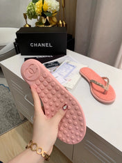 THONG SLIPPERS IN LIGHT PINK COWHIDE