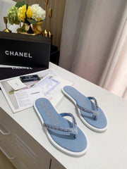 THONG SLIPPERS IN LIGHT BLUE DENIM