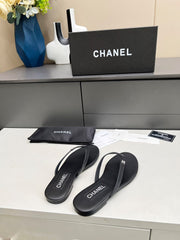 THONG SLIPPERS IN BLACK COWHIDE