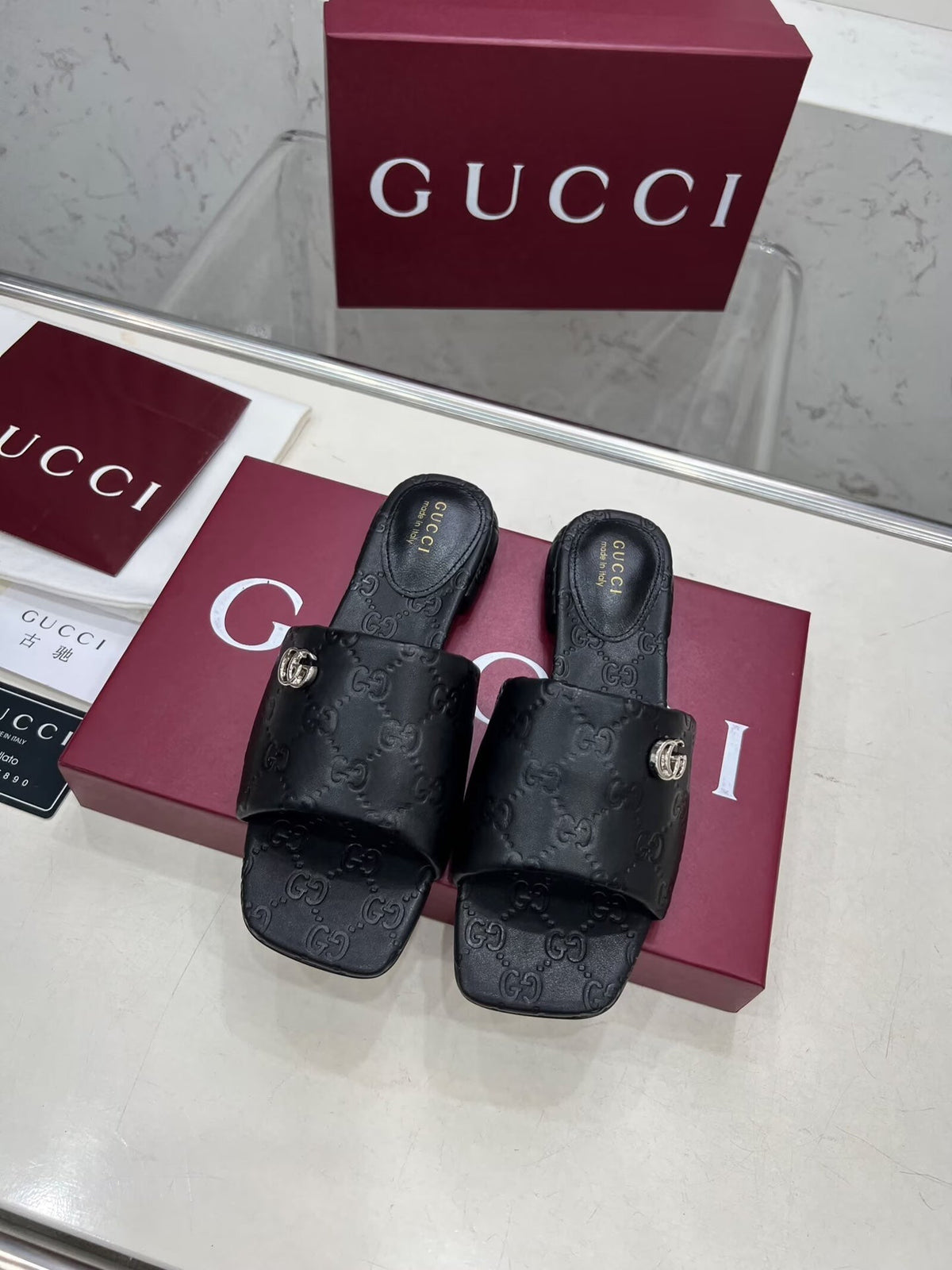 GG CASUAL SLIPPERS IN BLACK CALFSKIN LOGO EMBOSSING