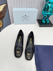 PRADA 26S ROUND TOE PUMPS BLOCK HEEL 40MM IN BLACK CALFSKIN WITH BOW