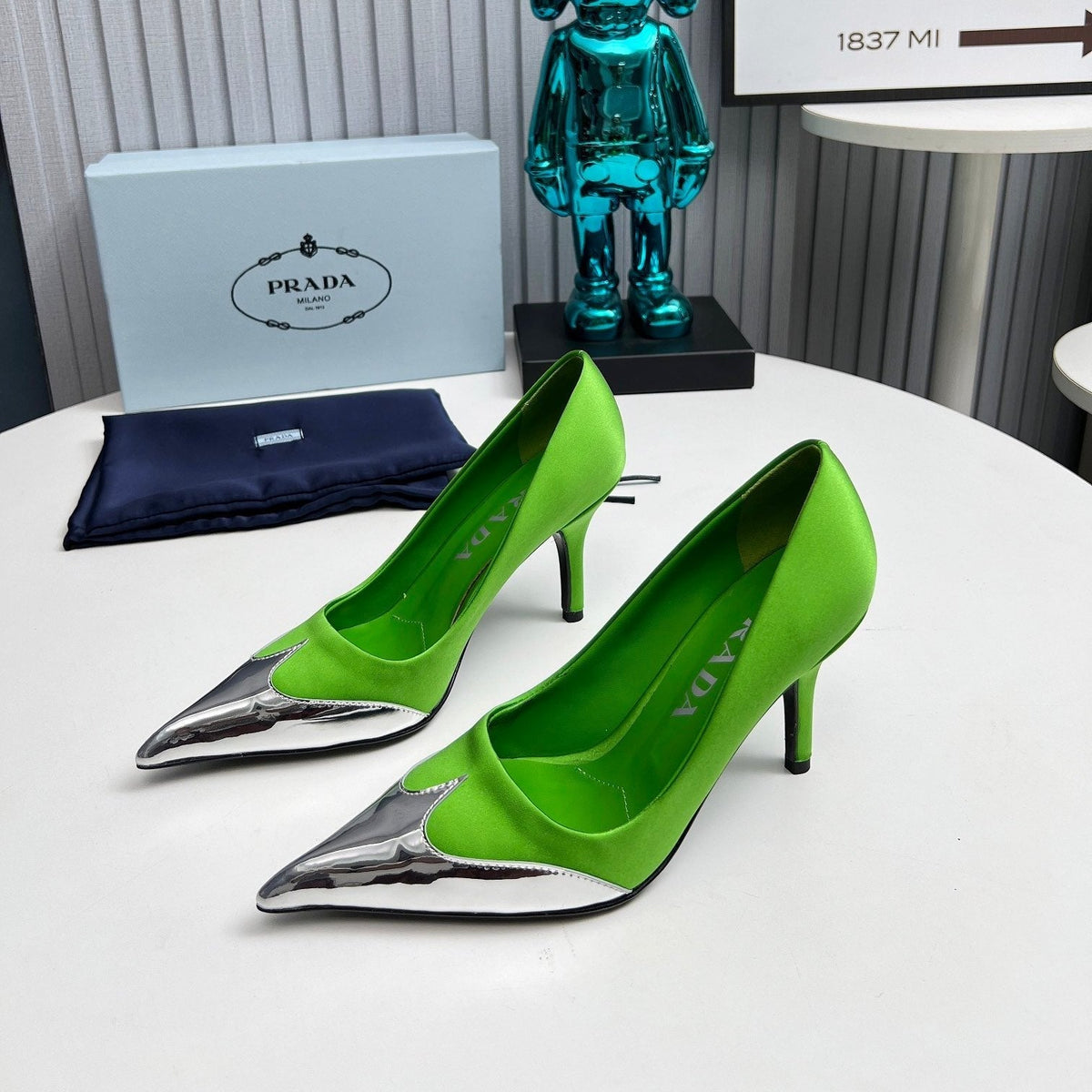 HIGH POINTED-TOE PUMPS IN LIME GREEN MIX SILVER SATIN