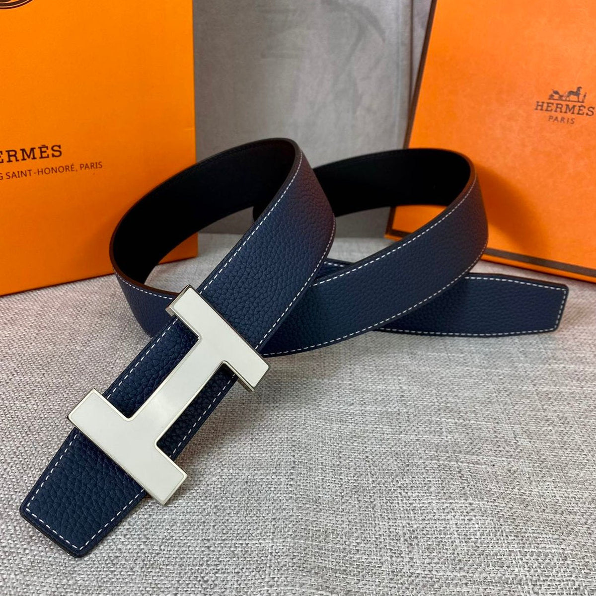 HM CONSTANCE BELT BUCKLE & REVERSIBLE NAVY BLUE LEATHER STRAP 38MM SILVER HARDWARE