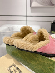 HORSEBIT MULE IN SALMON PINK SUEDE AND FLEECE LINING