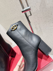 VLOGO SIGNATURE WHITE CALFSKIN ANKLE BOOT 75 MM