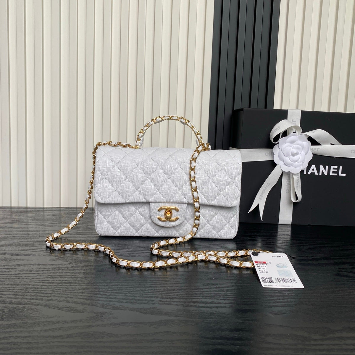 CHANEL 25S FLAP BAG 22 IN WHITE CALFSKIN GOLD HARDWARE