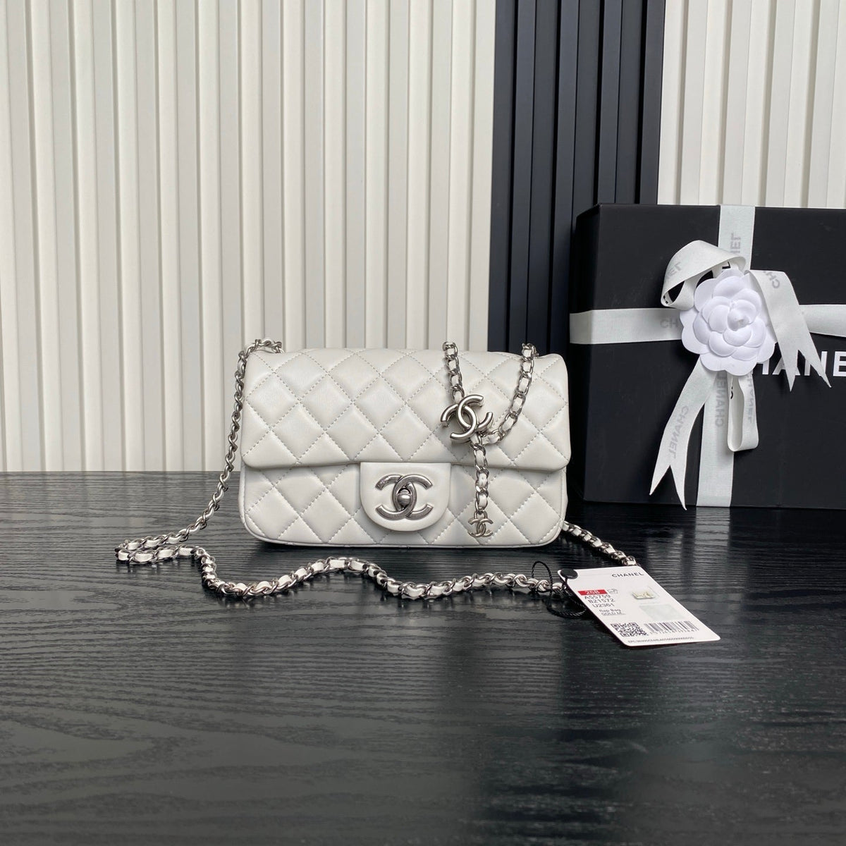CHANEL 25S FLAP BAG 20 IN WHITE CALFSKIN SILVER HARDWARE